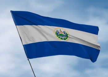 El Salvador: único país centroamericano con dólar como moneda.